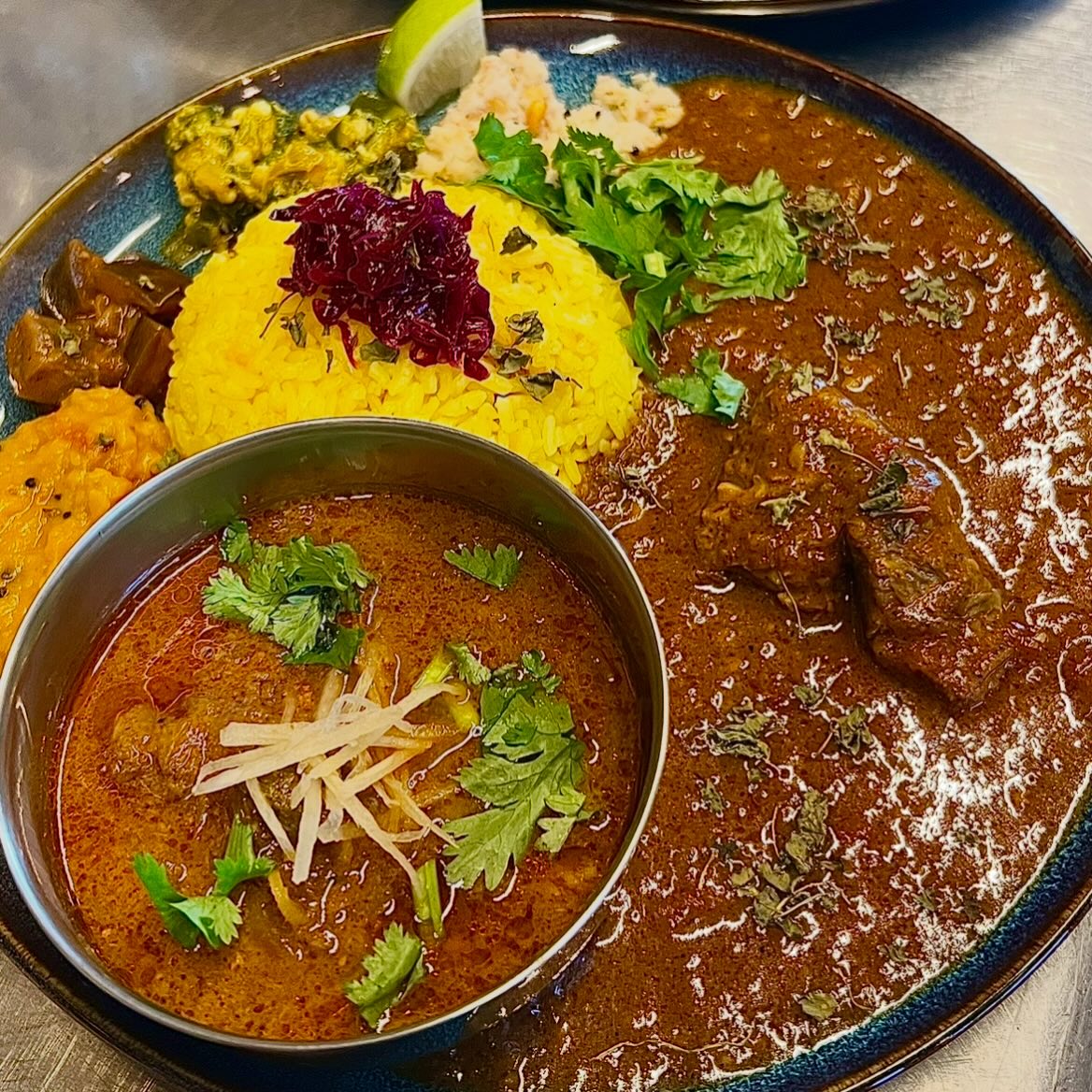 10/27〜
11:30-14:00 L.O. 

今週の限定はラムのメースジンジャーカレーです。メースの甘く華やかな香りに生姜の清涼感とラムの濃厚な旨味を重ね